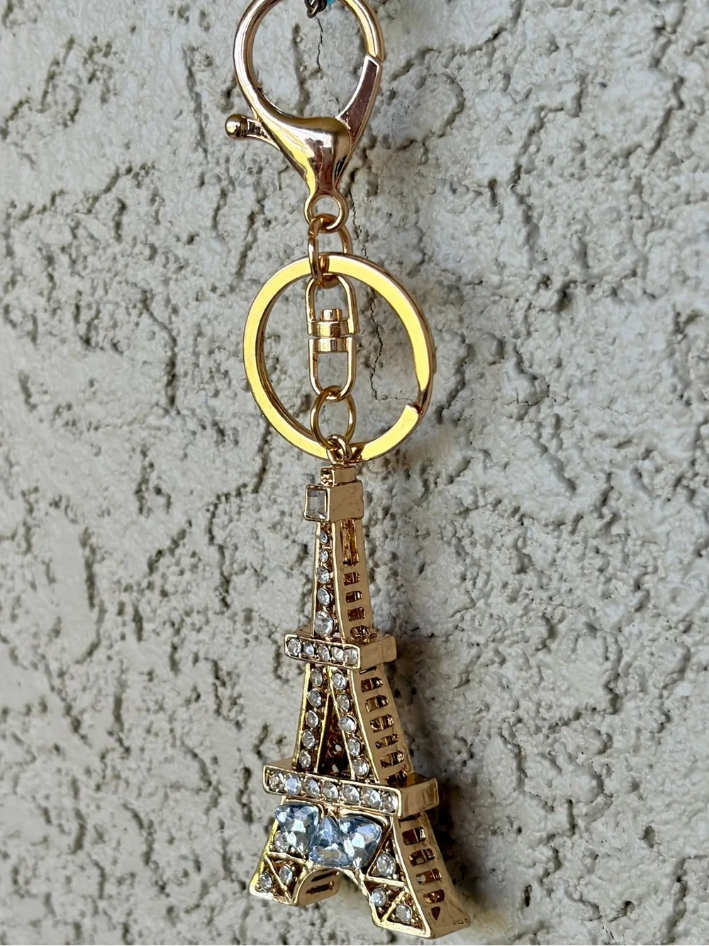 Sparkling Gold Eiffel Tower Crystal Keychain - Chic Women’s Accessory